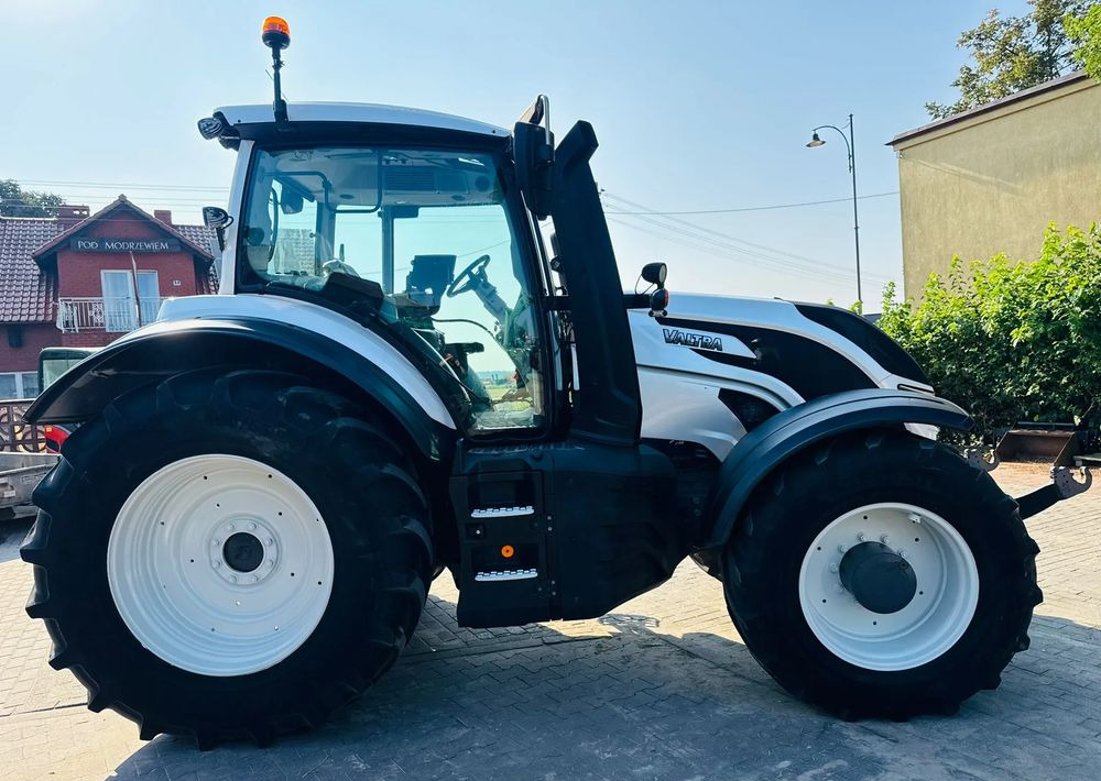 Valtra T174 UNLIMITED Versu - Tracteur agricole: photos 2 Valtra T174 UNLIMITED Versu - Tracteur agricole: photos 2