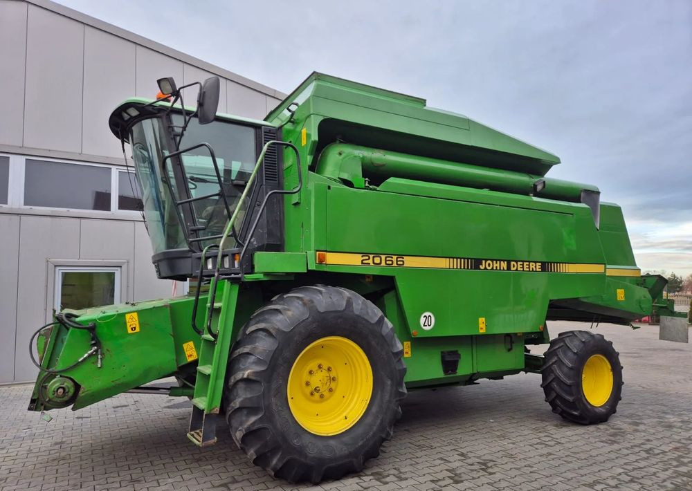 John Deere 2066 - Moissonneuse-batteuse: photos 1 John Deere 2066 - Moissonneuse-batteuse: photos 1