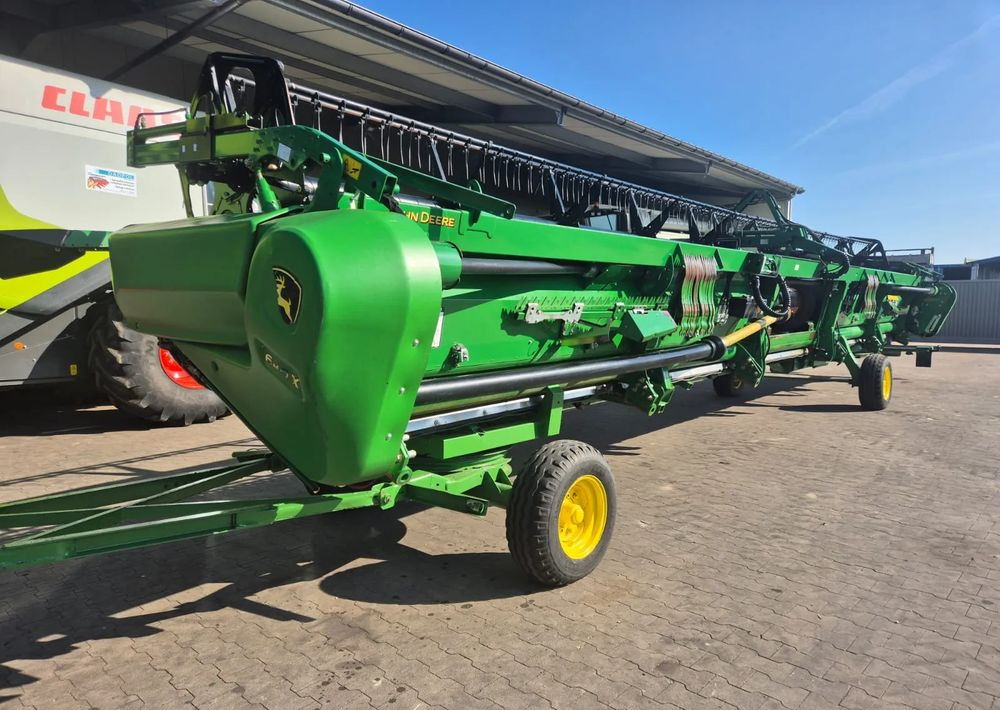 John Deere 640 EX PF635 - Moissoneuse: photos 1 John Deere 640 EX PF635 - Moissoneuse: photos 1