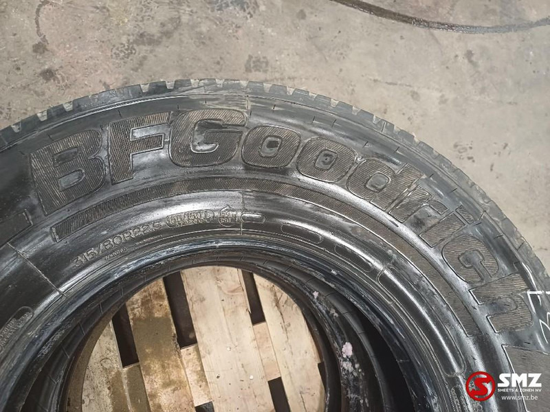 BFG Occ vrachtwagenband BFGoodrich 315/80R22.5 - Pneu pour Camion: photos 2 BFG Occ vrachtwagenband BFGoodrich 315/80R22.5 - Pneu pour Camion: photos 2