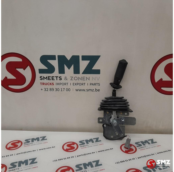 Caterpillar Joystick Caterpillar - Cabine et intérieur: photos 1 Caterpillar Joystick Caterpillar - Cabine et intérieur: photos 1