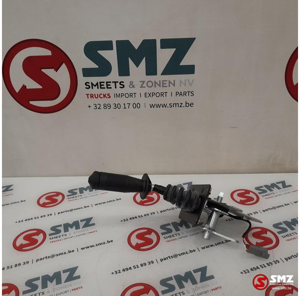 Caterpillar Joystick Caterpillar - Cabine et intérieur: photos 4 Caterpillar Joystick Caterpillar - Cabine et intérieur: photos 4