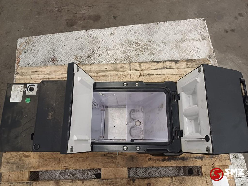 Iveco Occ koelkast 24L Iveco - Cabine et intérieur pour Camion: photos 5 Iveco Occ koelkast 24L Iveco - Cabine et intérieur pour Camion: photos 5