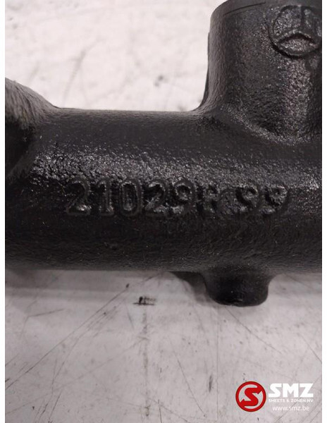 Mercedes-Benz Hoofdremcilinder mercedes sprinter a000431630164 - Cylindre de frein pour Camion: photos 2 Mercedes-Benz Hoofdremcilinder mercedes sprinter a000431630164 - Cylindre de frein pour Camion: photos 2