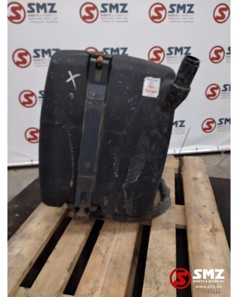 Mercedes-Benz Occ Adblue tank Mercedes Axor euro 5 - Préparation du carburant pour Camion: photos 1 Mercedes-Benz Occ Adblue tank Mercedes Axor euro 5 - Préparation du carburant pour Camion: photos 1