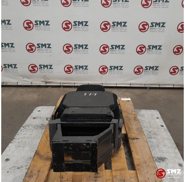 Mercedes-Benz Occ bijrijdersstoel rechts Mercedes - Cabine et intérieur pour Camion: photos 4 Mercedes-Benz Occ bijrijdersstoel rechts Mercedes - Cabine et intérieur pour Camion: photos 4