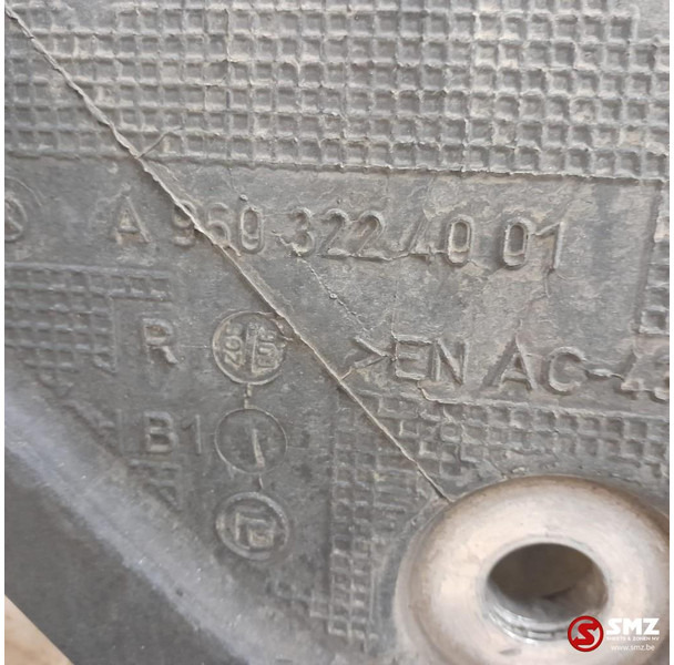 Mercedes-Benz Occ bladveerbeugel vooras rechts Mercedes - Frame/ Châssis pour Camion: photos 5 Mercedes-Benz Occ bladveerbeugel vooras rechts Mercedes - Frame/ Châssis pour Camion: photos 5