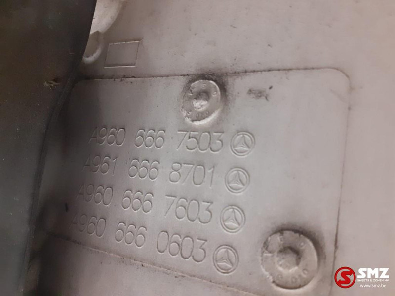 Mercedes-Benz Occ opstapbak rechts Mercedes - Cabine et intérieur pour Camion: photos 2 Mercedes-Benz Occ opstapbak rechts Mercedes - Cabine et intérieur pour Camion: photos 2