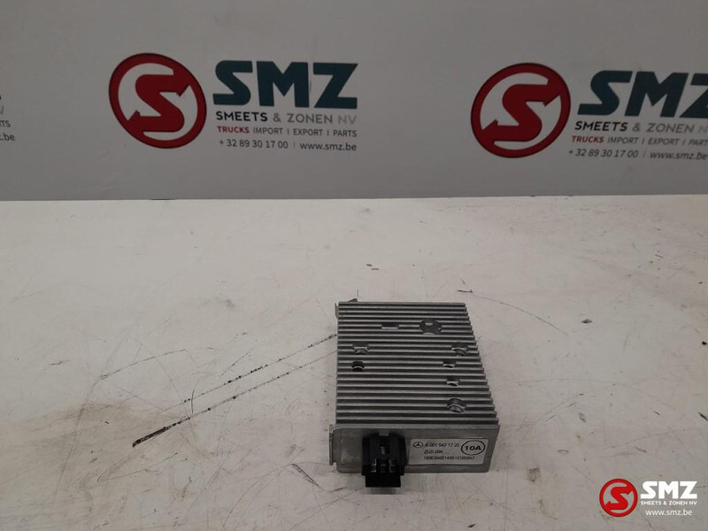 Mercedes-Benz Occ spanningsregeleenheid Mercedes Actros MP4 A001 - Bloc de gestion pour Camion: photos 2 Mercedes-Benz Occ spanningsregeleenheid Mercedes Actros MP4 A001 - Bloc de gestion pour Camion: photos 2