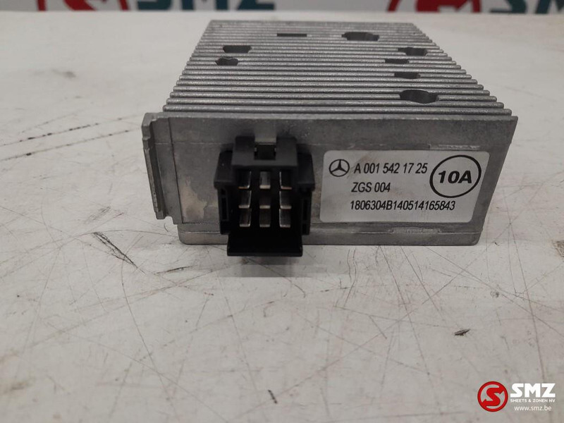 Mercedes-Benz Occ spanningsregeleenheid Mercedes Actros MP4 A001 - Bloc de gestion pour Camion: photos 3 Mercedes-Benz Occ spanningsregeleenheid Mercedes Actros MP4 A001 - Bloc de gestion pour Camion: photos 3