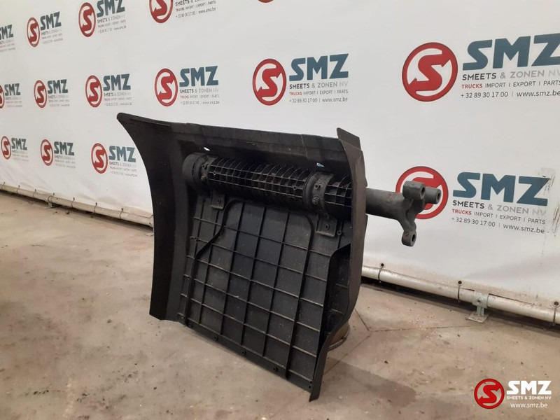 Mercedes-Benz Occ spatbord met steun side skirt links achter - Carrosserie et extérieur pour Camion: photos 2 Mercedes-Benz Occ spatbord met steun side skirt links achter - Carrosserie et extérieur pour Camion: photos 2