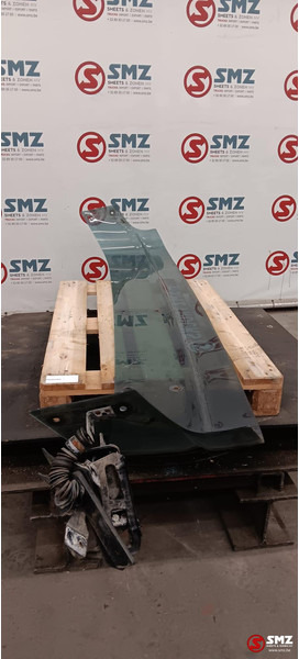 Mercedes-Benz Occ zonneklep Mercedes Actros MP1 - Pare-soleil pour Camion: photos 3 Mercedes-Benz Occ zonneklep Mercedes Actros MP1 - Pare-soleil pour Camion: photos 3