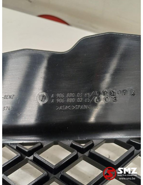 Mercedes-Benz radiator grille Mercedes - Calandre pour Camion: photos 3 Mercedes-Benz radiator grille Mercedes - Calandre pour Camion: photos 3