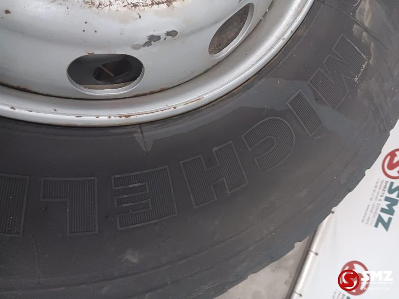 Michelin Occ vrachtwagenband Michelin 12R22.5 - Pneu pour Camion: photos 3 Michelin Occ vrachtwagenband Michelin 12R22.5 - Pneu pour Camion: photos 3