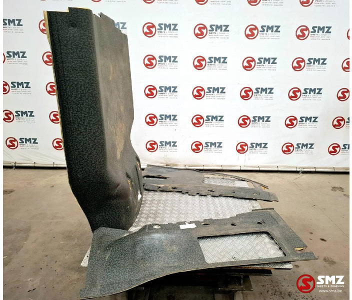 Renault Occ vloermattenset Renault - Cabine et intérieur pour Camion: photos 3 Renault Occ vloermattenset Renault - Cabine et intérieur pour Camion: photos 3