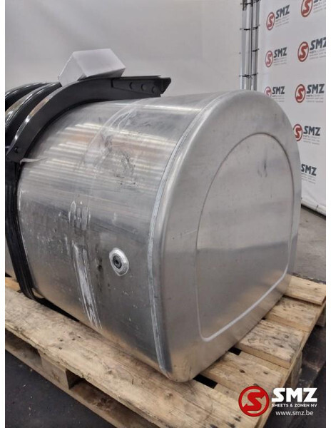 Volvo brandstoftank 405 L Volvo - Réservoir de carburant pour Camion: photos 2 Volvo brandstoftank 405 L Volvo - Réservoir de carburant pour Camion: photos 2