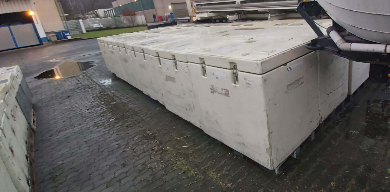 Dry ice containers used for dry ice (Trockeneis) boxes - Carrosserie fourgon: photos 2 Dry ice containers used for dry ice (Trockeneis) boxes - Carrosserie fourgon: photos 2