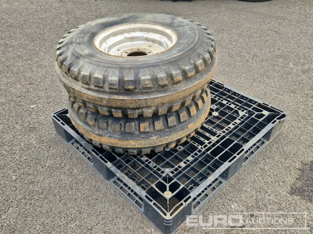 10.00-16 Tyre & Rim to suit Massey Ferguson (2 of) - Pneu: photos 2 10.00-16 Tyre & Rim to suit Massey Ferguson (2 of) - Pneu: photos 2