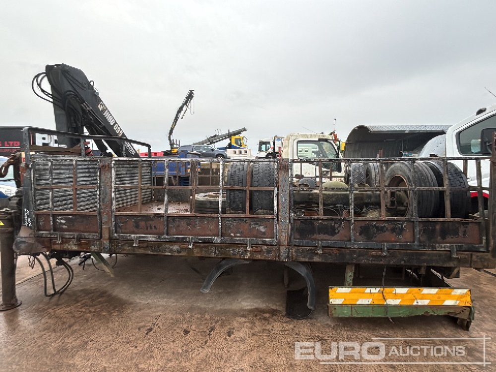 14' x 8' Dropside Body, Hiab 090 Crane - Carrosserie plateau: photos 2 14' x 8' Dropside Body, Hiab 090 Crane - Carrosserie plateau: photos 2