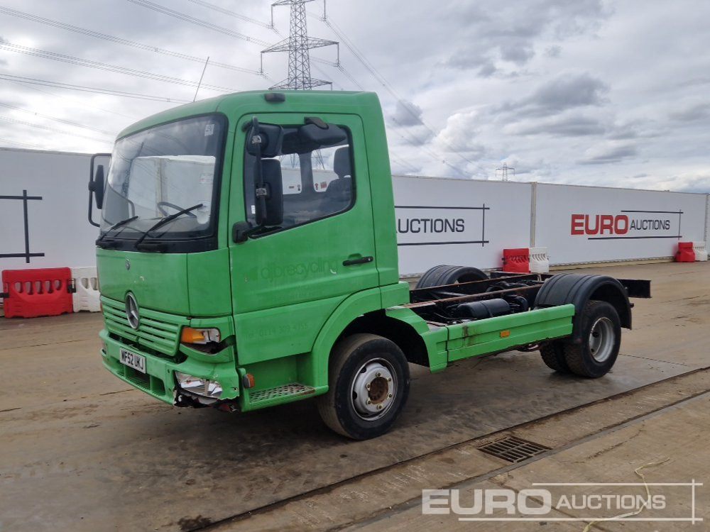 2002 Mercedes 4x2 Chassis Cab, Manual Gearbox - Châssis cabine: photos 1 2002 Mercedes 4x2 Chassis Cab, Manual Gearbox - Châssis cabine: photos 1