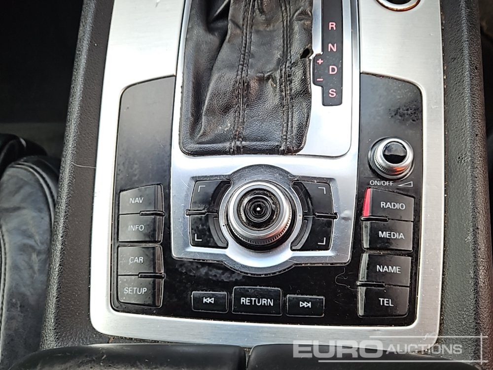 SUV 2011 Audi Q7: photos 30