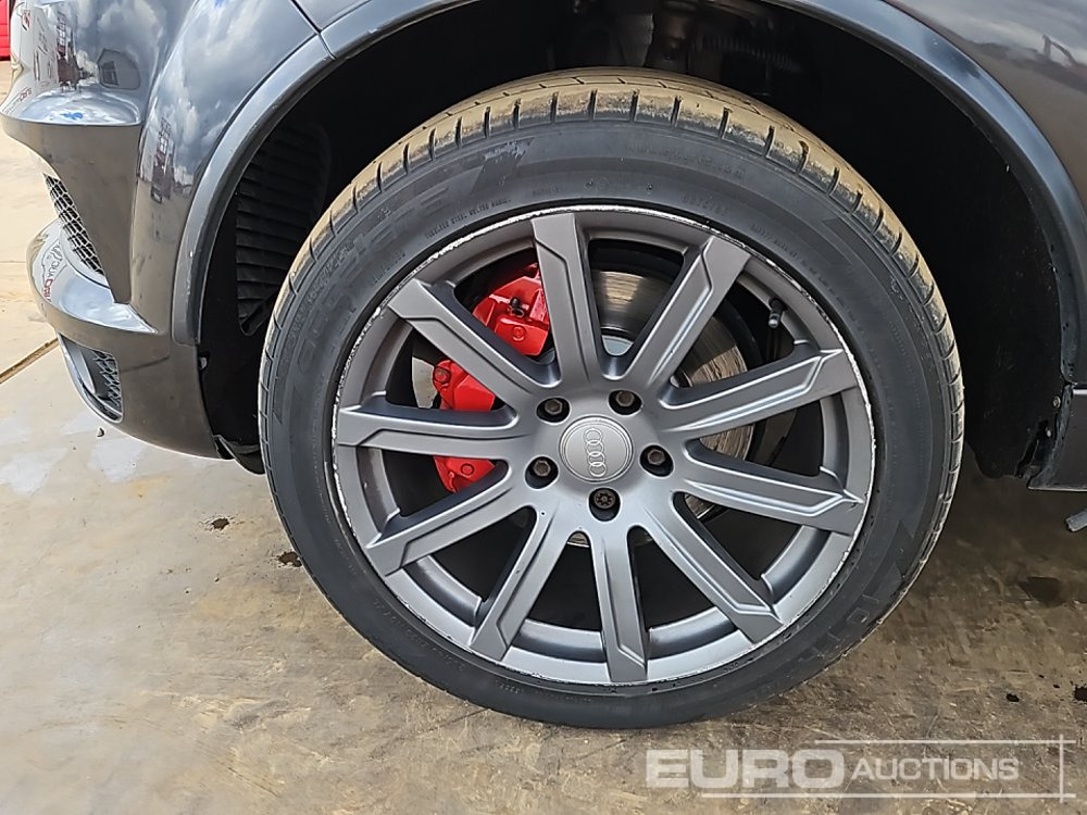 SUV 2011 Audi Q7: photos 9