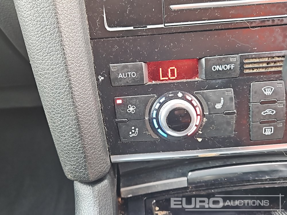 SUV 2011 Audi Q7: photos 32