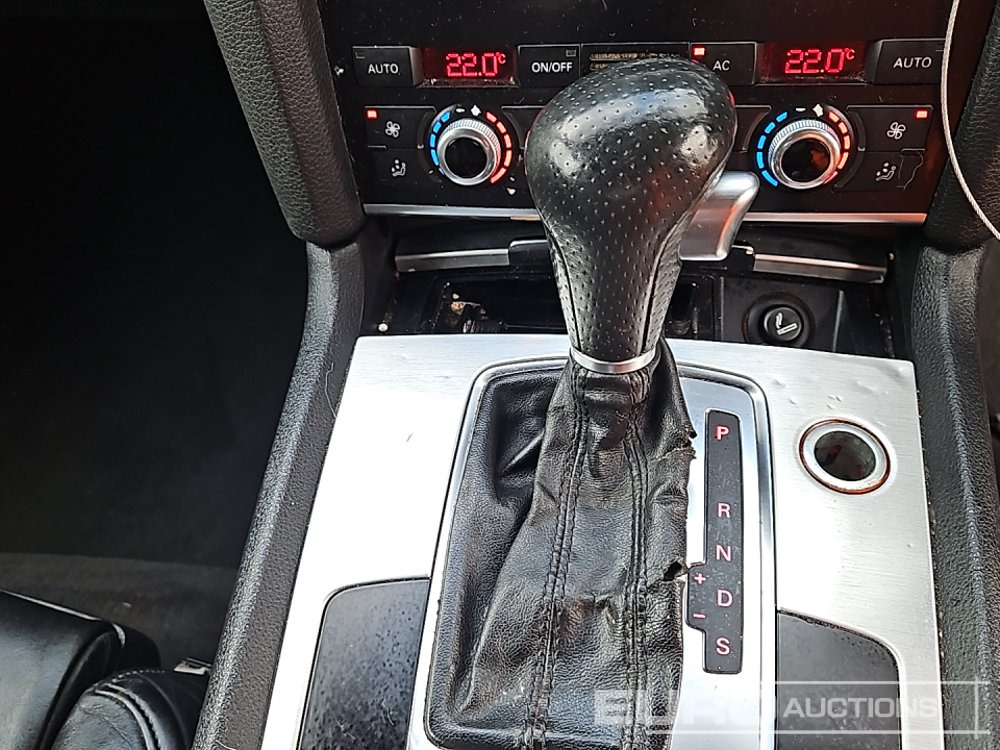 SUV 2011 Audi Q7: photos 31