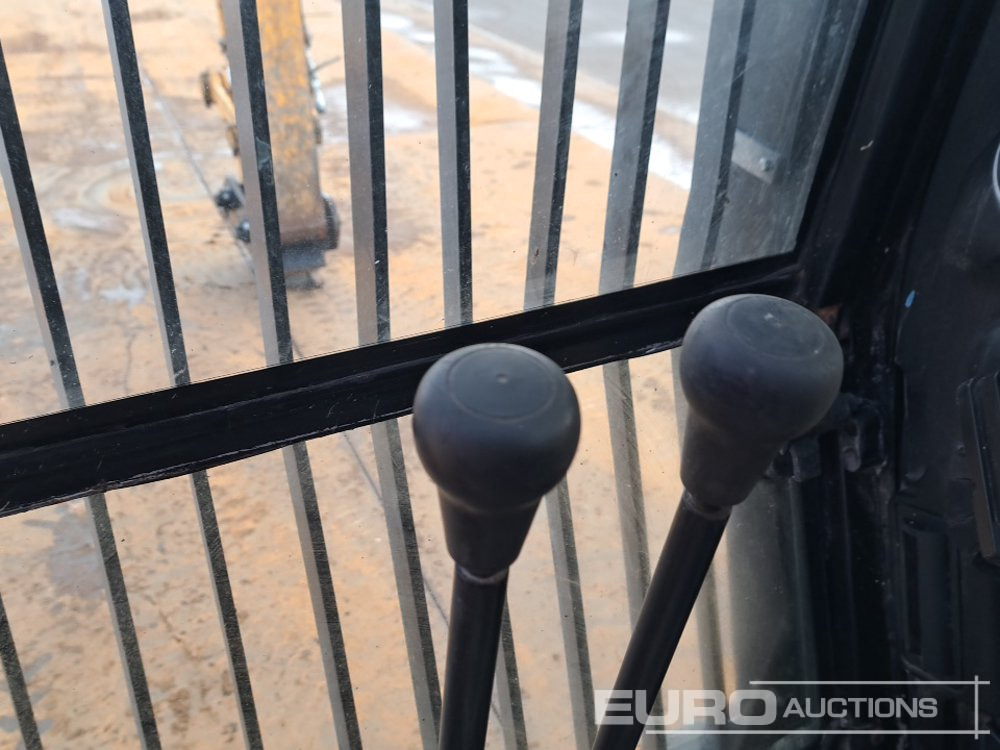 Pelle sur chenille 2012 JCB JS220LC: photos 40 Pelle sur chenille 2012 JCB JS220LC: photos 40