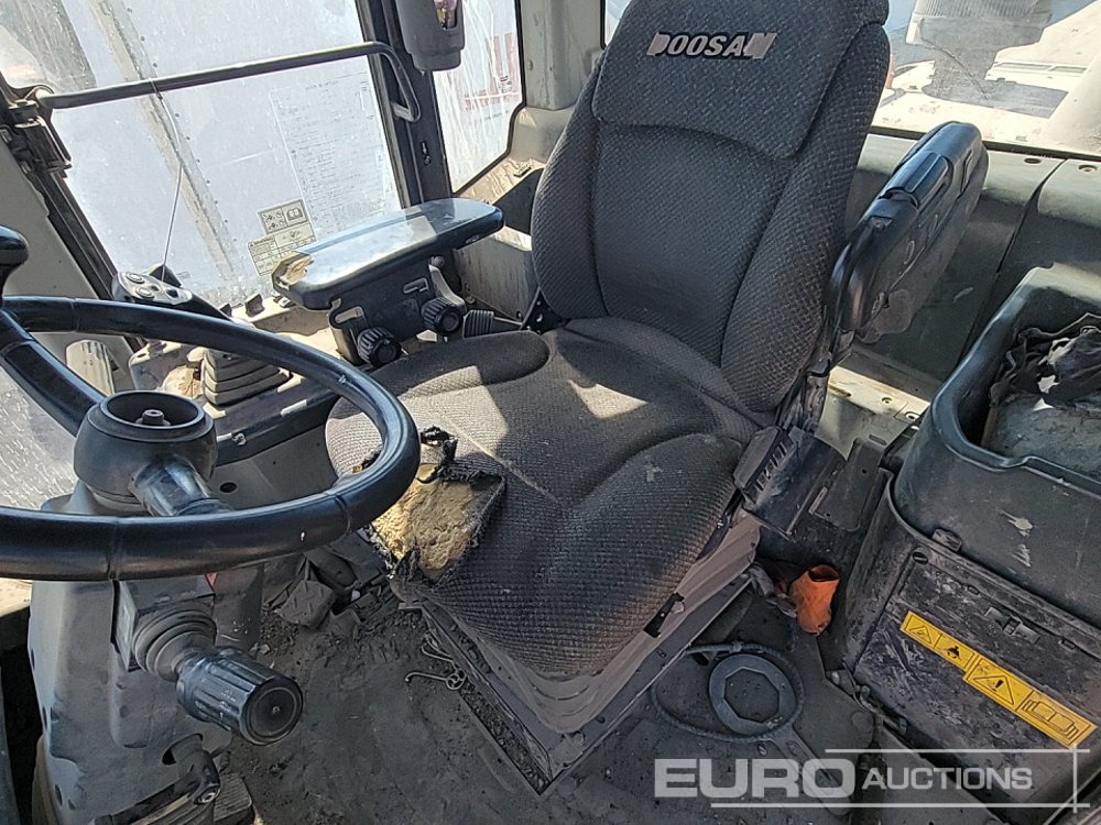 Chargeuse sur pneus 2014 Doosan DL300: photos 31