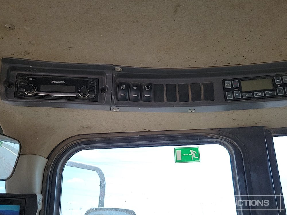 Chargeuse sur pneus 2014 Doosan DL300: photos 38