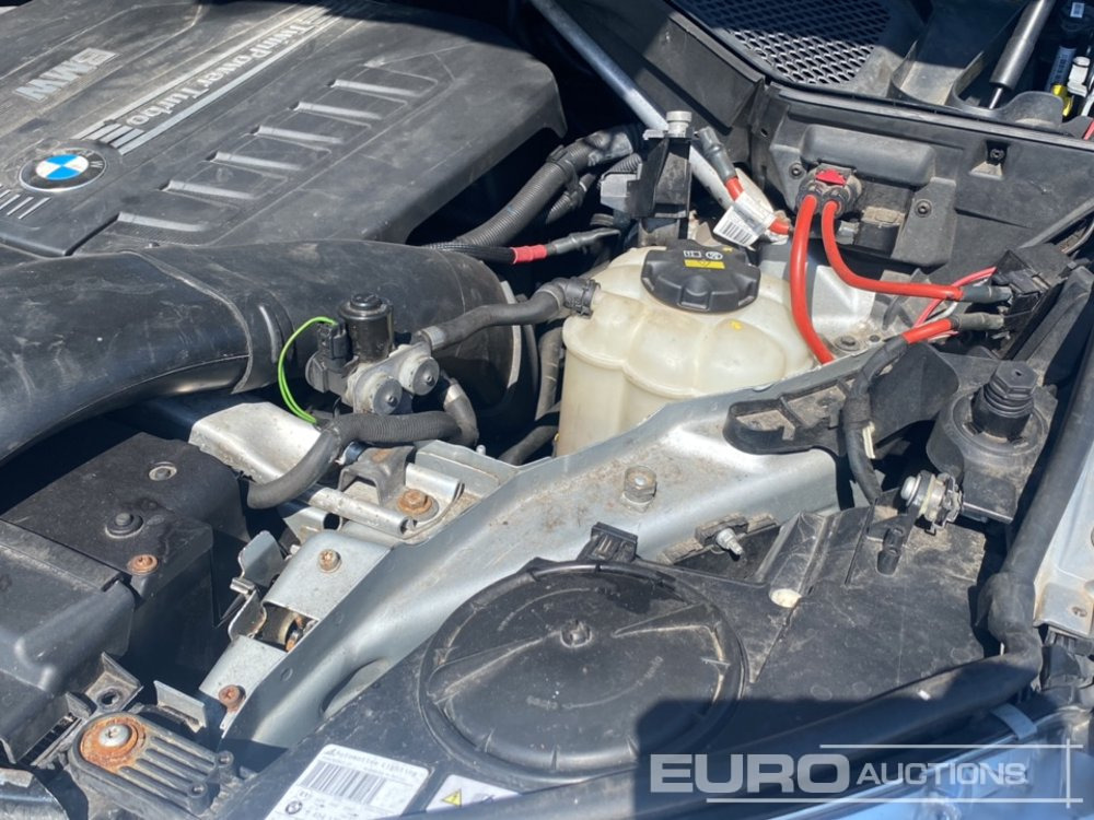 SUV 2015 BMW X5: photos 30