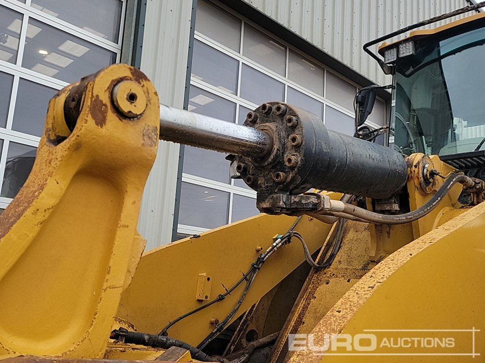 Chargeuse sur pneus 2015 CAT 972M: photos 19