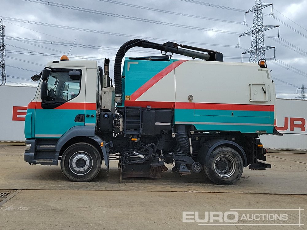 2015 DAF LF220 - Balayeuse de voirie: photos 2 2015 DAF LF220 - Balayeuse de voirie: photos 2