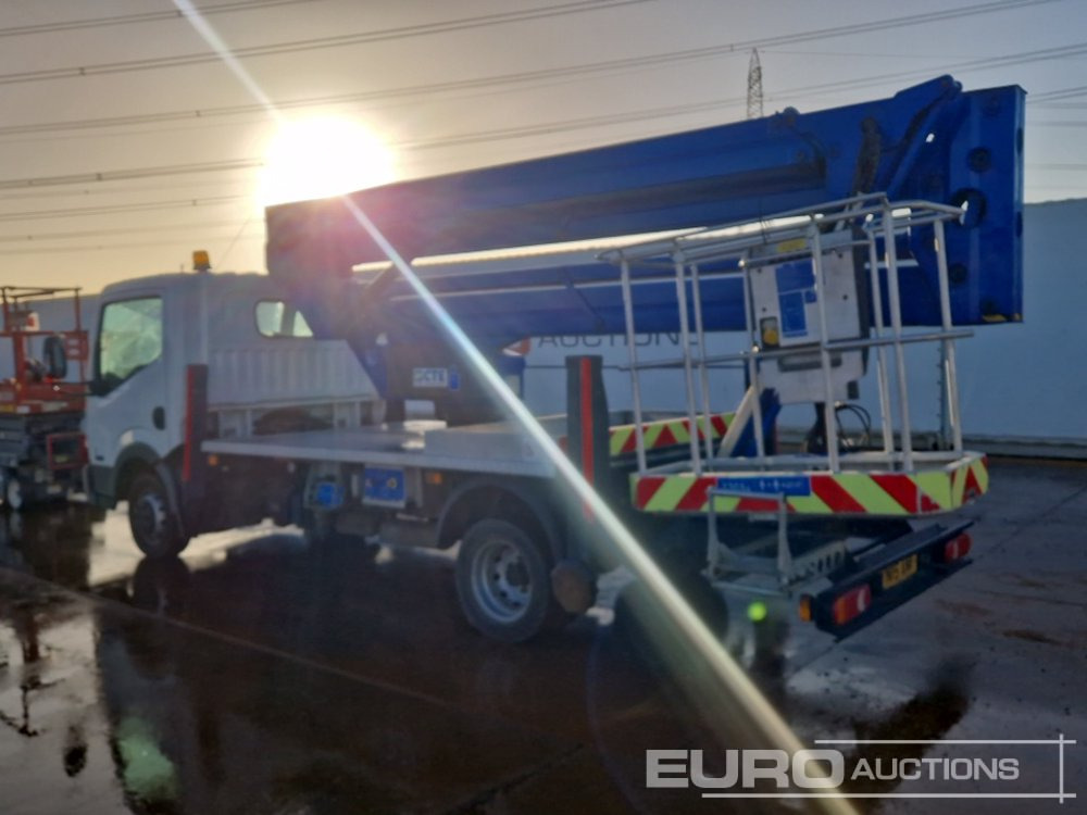 2015 Nissan 35.12 - Transport de personnes: photos 3 2015 Nissan 35.12 - Transport de personnes: photos 3