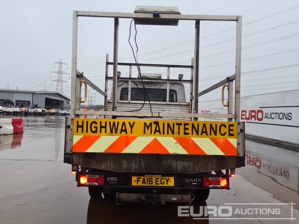 2016 Iveco Daily 35C13 - Utilitaire plateau: photos 4 2016 Iveco Daily 35C13 - Utilitaire plateau: photos 4