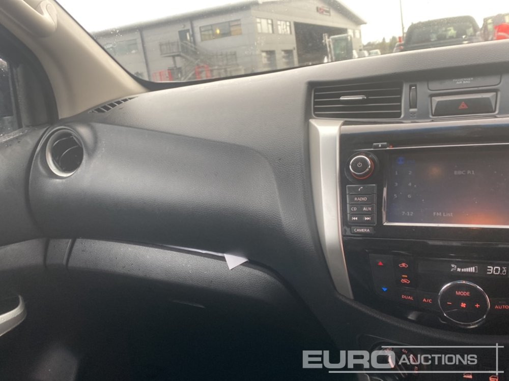 Pick-up 2016 Nissan Navara: photos 17 Pick-up 2016 Nissan Navara: photos 17