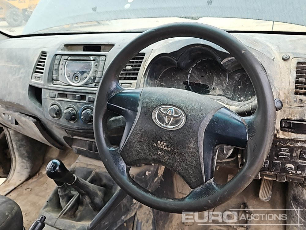 Pick-up 2016 Toyota Hilux: photos 37