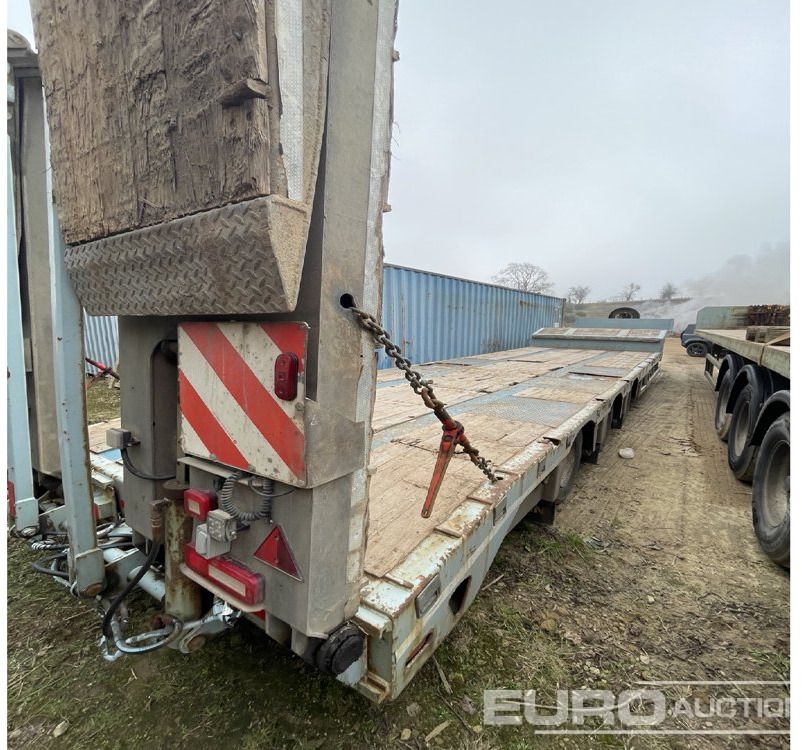 2017 Chieftain Tri Axle Stepframe Low Loader Trailer, Out Riggers, Hydraulic Fliptoe Ramps - Semi-remorque surbaissé: photos 1 2017 Chieftain Tri Axle Stepframe Low Loader Trailer, Out Riggers, Hydraulic Fliptoe Ramps - Semi-remorque surbaissé: photos 1