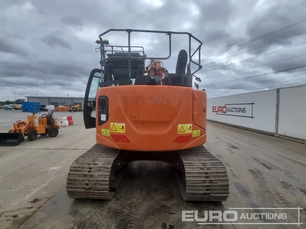 2017 Hitachi ZX135US-6 - Pelle sur chenille: photos 4 2017 Hitachi ZX135US-6 - Pelle sur chenille: photos 4