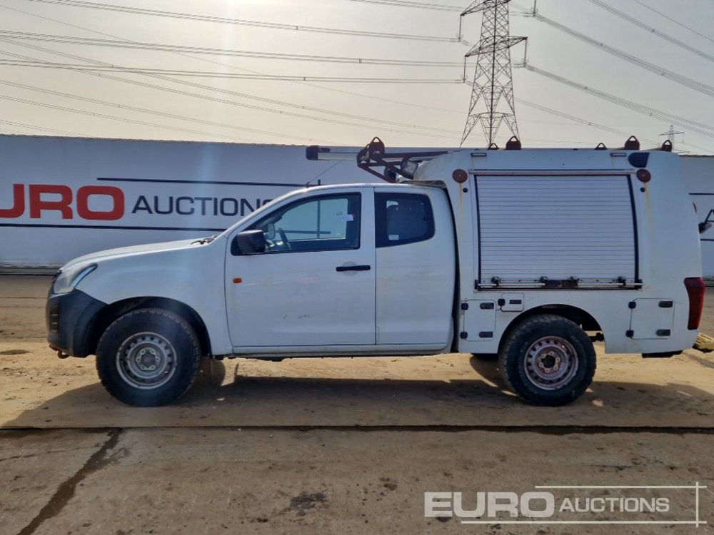 2017 Isuzu 4WD 6 Speed Pickup, Bluetooth, A/C, Reverse Camera, Storage Compartments - Pick-up: photos 2 2017 Isuzu 4WD 6 Speed Pickup, Bluetooth, A/C, Reverse Camera, Storage Compartments - Pick-up: photos 2