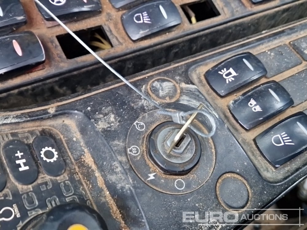 Pelle sur chenille 2018 JCB JS131LC: photos 41