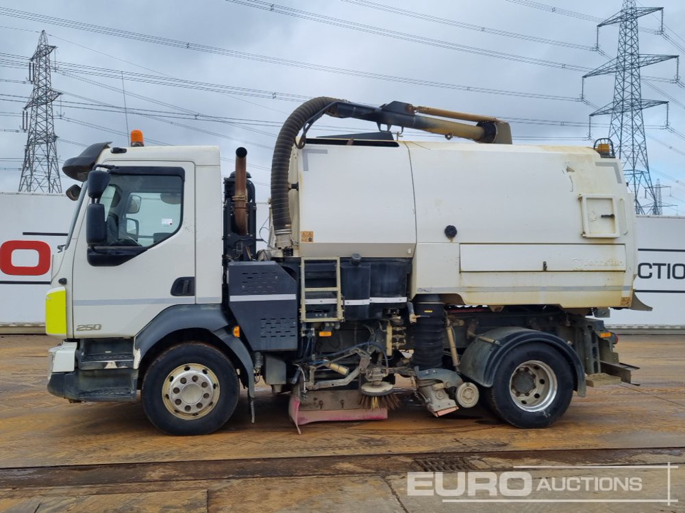 2018 Volvo FL250 - Balayeuse de voirie: photos 2 2018 Volvo FL250 - Balayeuse de voirie: photos 2