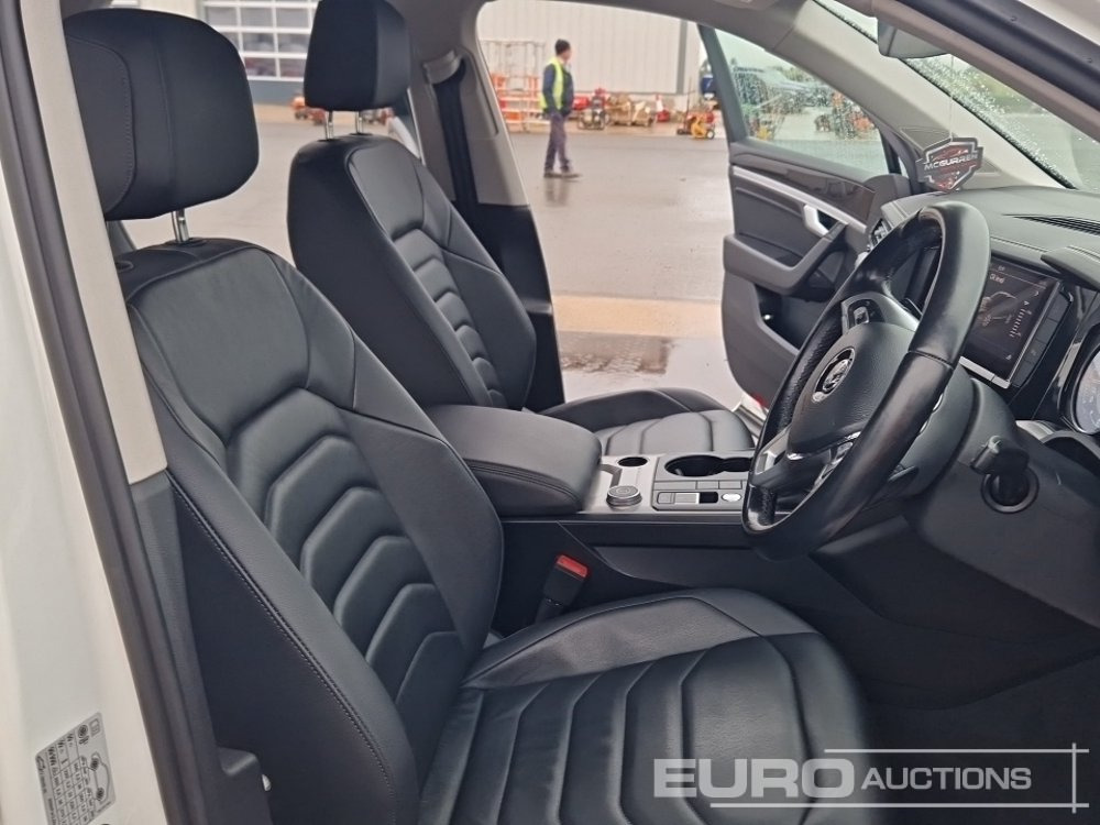 SUV 2020 Volkswagen Touareg: photos 27
