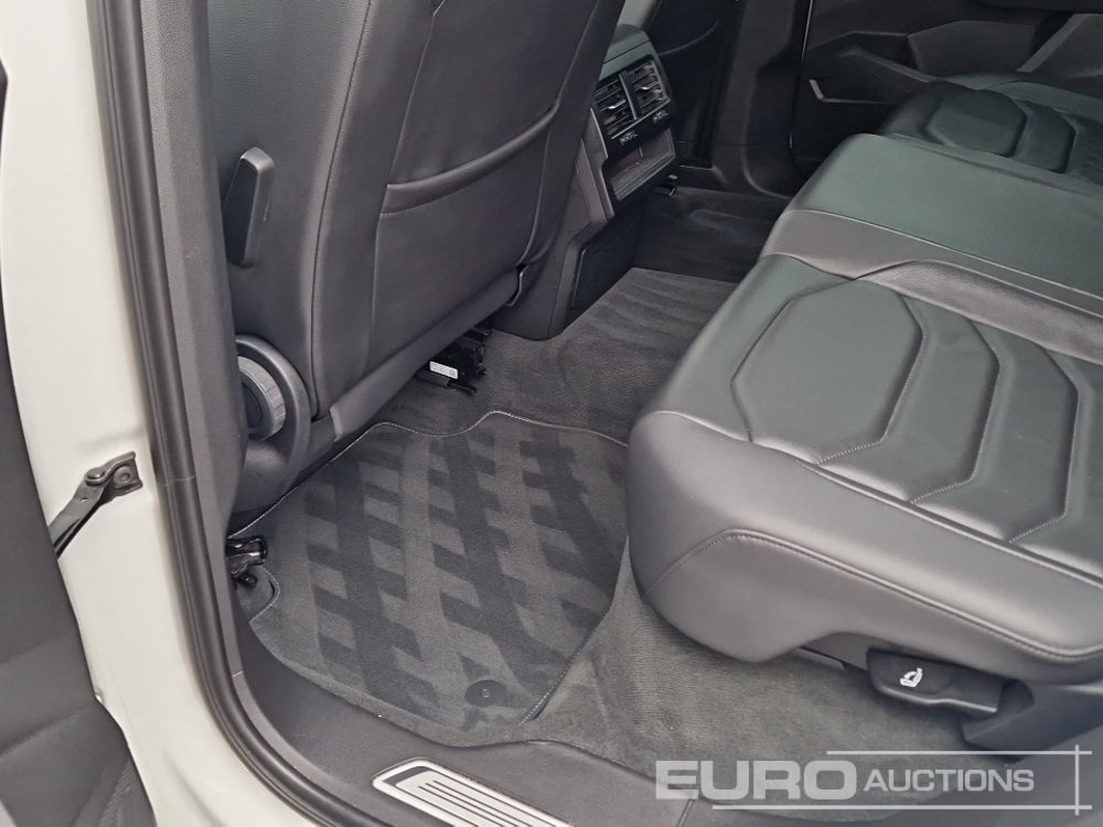 SUV 2020 Volkswagen Touareg: photos 17