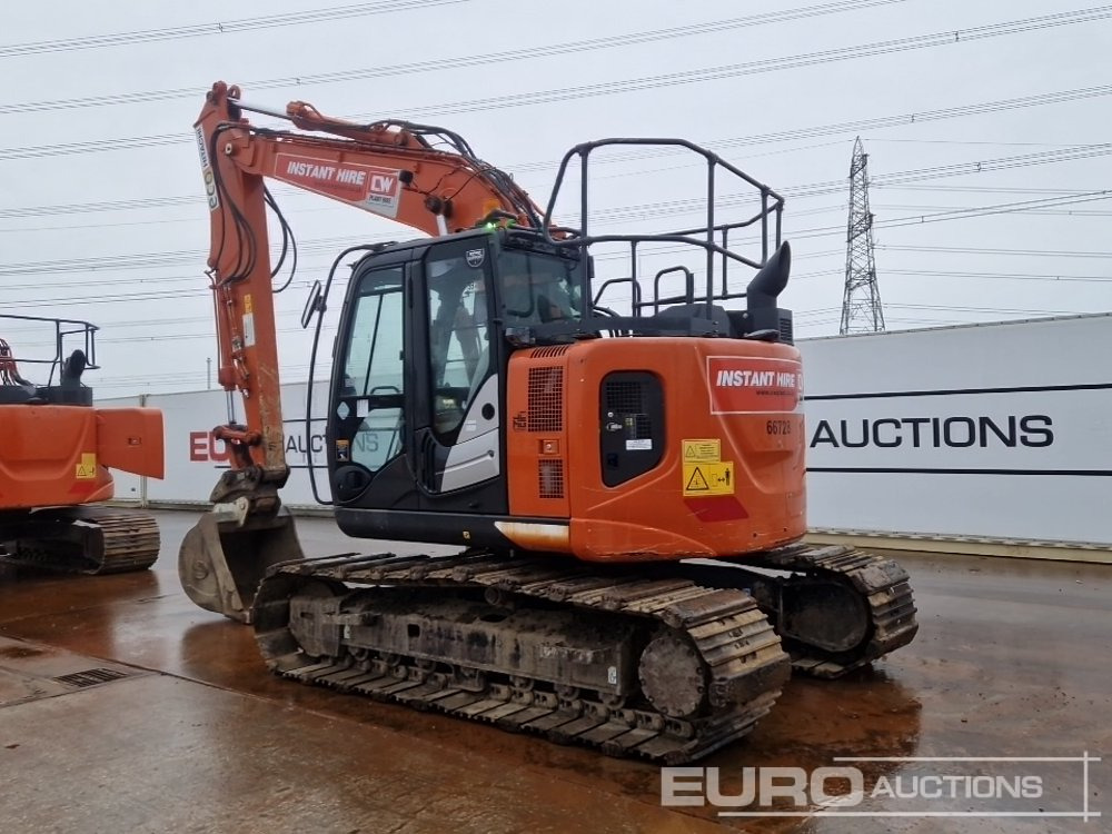 2021 Hitachi ZX135US-6 - Pelle sur chenille: photos 3 2021 Hitachi ZX135US-6 - Pelle sur chenille: photos 3