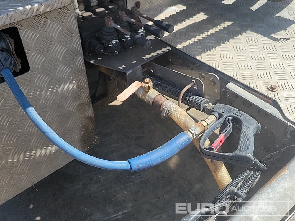 Camion citerne 2021 Isuzu N75-190: photos 19