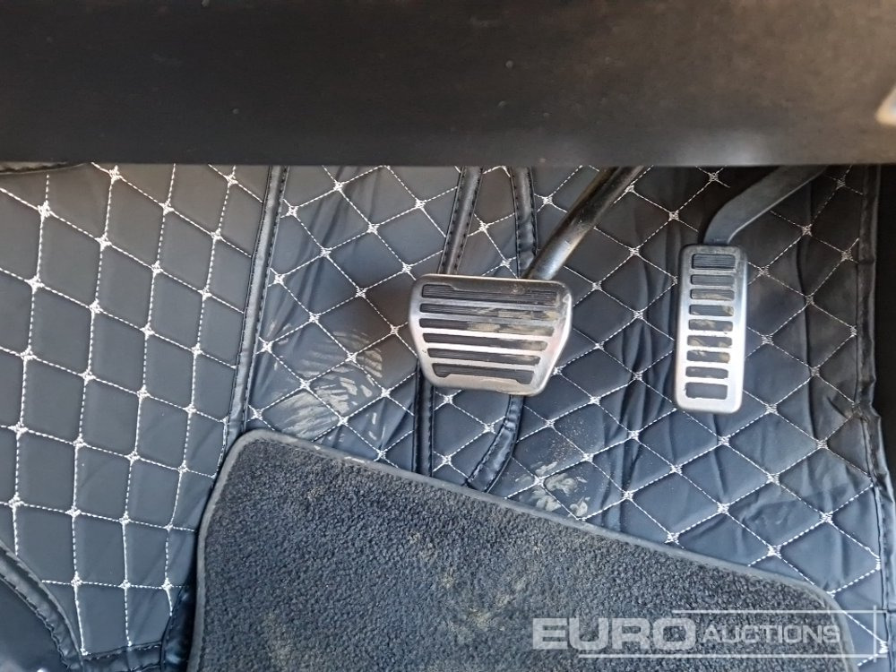 SUV 2022 Land Rover Discovery: photos 41