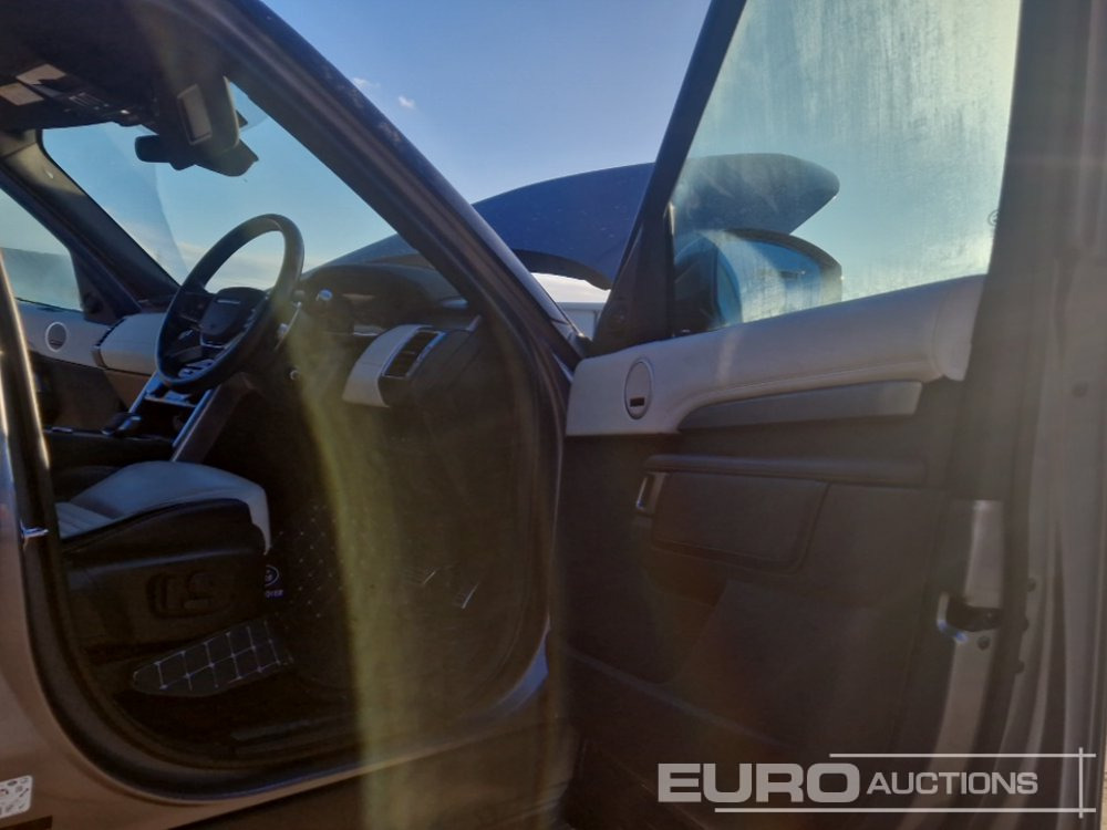 SUV 2022 Land Rover Discovery: photos 30