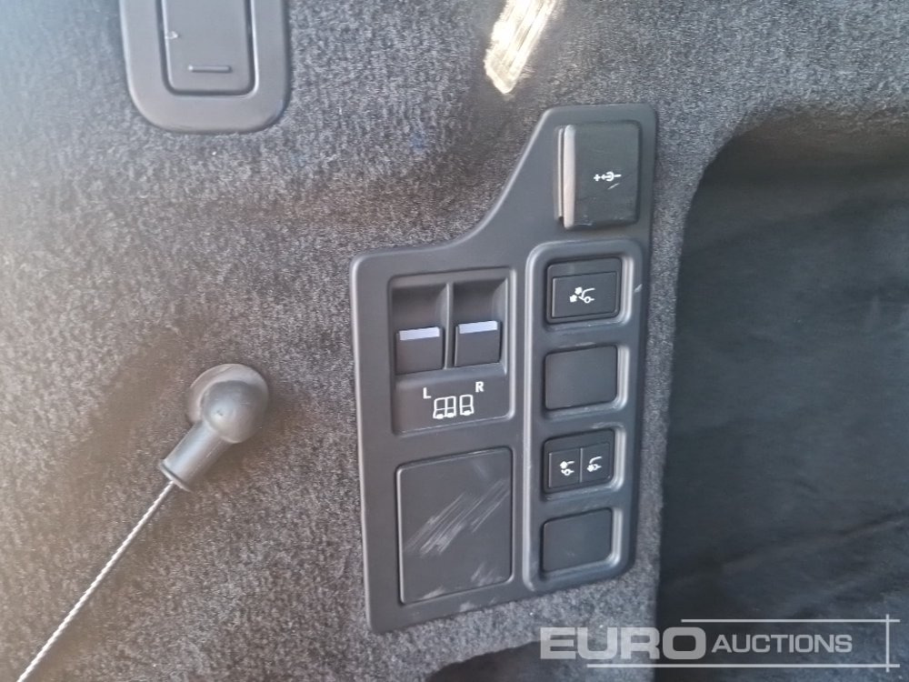 SUV 2022 Land Rover Discovery: photos 16